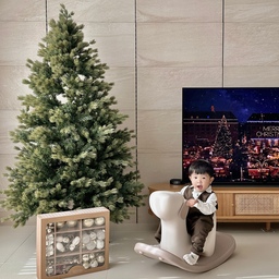 #아이와크리스마스준비 아이와 함께 꾸민 크리스마스 트리🎄✨🫧같이 오너먼트도 달고 예쁜 꼬까옷입고 사진도 찍어봤어요-!🤎 반짝반짝이는 트리에 눈을 떼지못하더라구요🥹 밤에 켜주니 전구때문에 더 예쁜 크리스마스 트리🫶🏻
트리하나로 연말느낌 물씬나는 우리집이에요.🕊️
12월에는 아이 두번째 생일도있어서
크리스마스 파티겸 아이생일파티도 함께 해보려구요.
올 크리스마스는 아이와 함께보내는
세번째 크리스마스에요.🤍
무엇을할지 어디를갈지 고민해보려구요!🧸🌲🎅🏻
#오늘의육아 #22년생 #만1세 #크리스마스 #크리스마스트리 #윈터스케치 #피시본트리 #트리 #오너먼트 #지네전구 #트리장식 #트리꾸미기 #트리오너먼트 #트리전구 #트리인테리어 #트리조명 #트리추천 #맞팔환영 #맞팔 #거실트리 #거실인테리어 #거실장 #거실꾸미기 #크리스마스소품 #크리스마스데코 #크리스마스인테리어 #크리스마스준비
