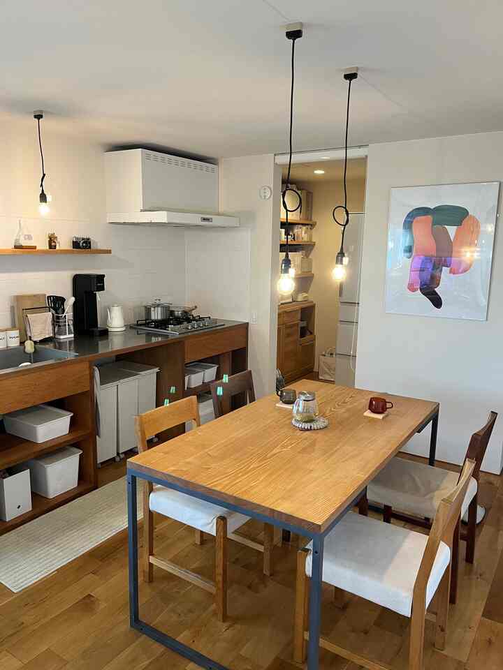 造作のキッチンです。オープン収納なので整理が大変ですが、なんとか生活感が出ないように頑張ってます🤣
#造作キッチン　#ロナンブルレック　#Ronan Bouroullec