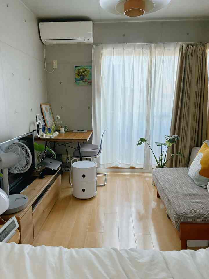 A natural modern living space for one person.
Wood grain, white and grey are the base colours, with colourful miscellaneous items as accents🌷
I like green in general!

I'll be posting lots more in the future, so please look forward to them☺︎

#Room for one person #ナチュラルインテリア #北欧テイスト #ホワイト家具 #ウッドインテリア #さし色 #リビングインテリア