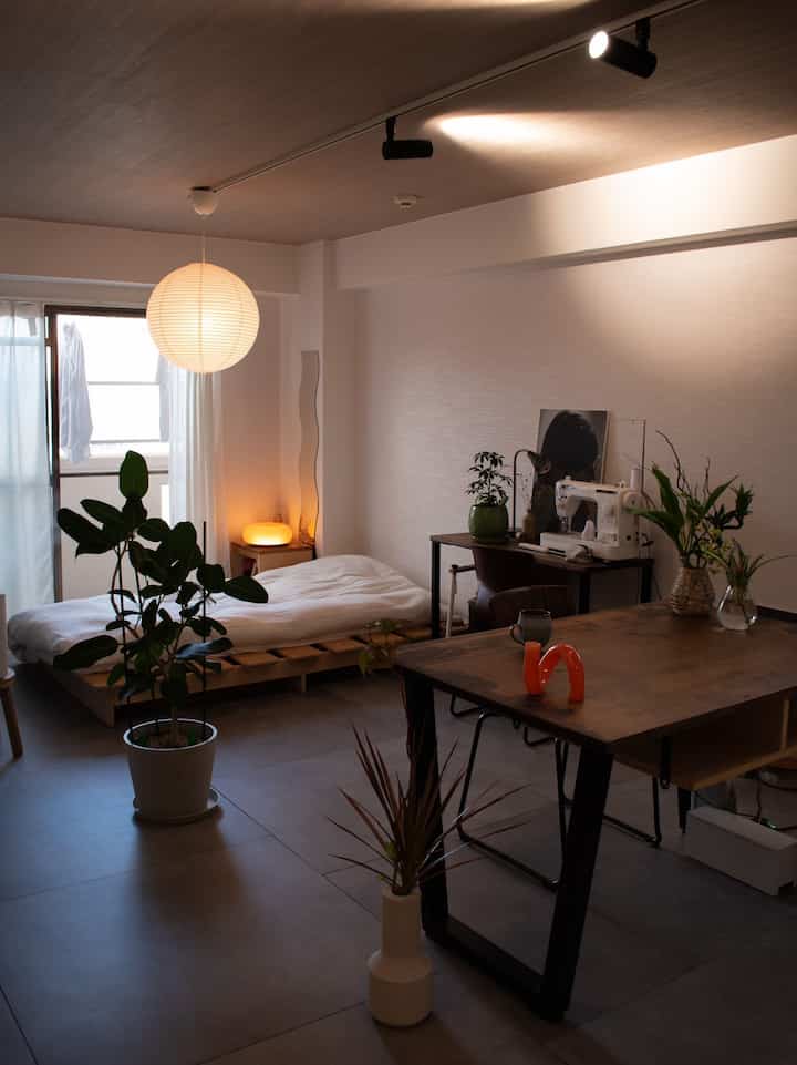 Agak dingin di pagi hari, namun di siang hari nyaman dan mudah untuk dihabiskan 🙆‍♀️
　　 sendiri #賃貸 #1R #diy家具 #diyテーブル #和モダン #ジャパンディ #照明 #フロアタイル {8 # Pangkal bunga} #HAY #IKEA #KANADEMONO #ACTUS #サンゲツ #京都暮らし