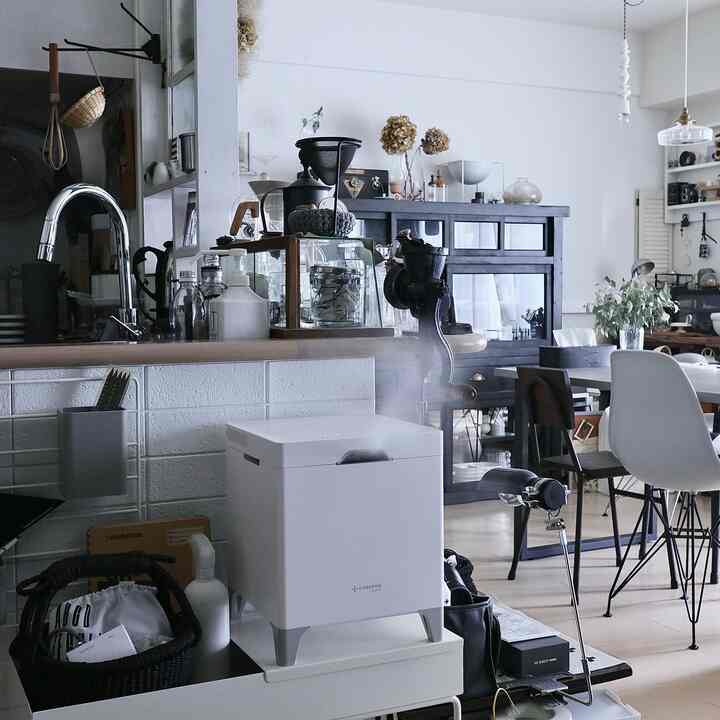 乾燥の季節
加湿器始動〜！

そして…

season7のアンバサダーも始動〜！！
今回もよろしくお願いします

#アンバサダー
#冬の部屋
#乾燥の季節
#加湿器
#日々の暮らし
#暮らしを楽しむ 
#暮らしの記録 
#すきなものに囲まれて暮らしたい 
#好きなものに囲まれた暮らし 
#ミックスインテリア
#アンティークのある暮らし
#古いものがある暮らし 
#古道具のある暮らし 
#海外インテリアに憧れる
#インテリア好き 
#暮らしの道具 
#モノトーン雑貨
#マンション暮らし 
#マンションインテリア
#eosm100