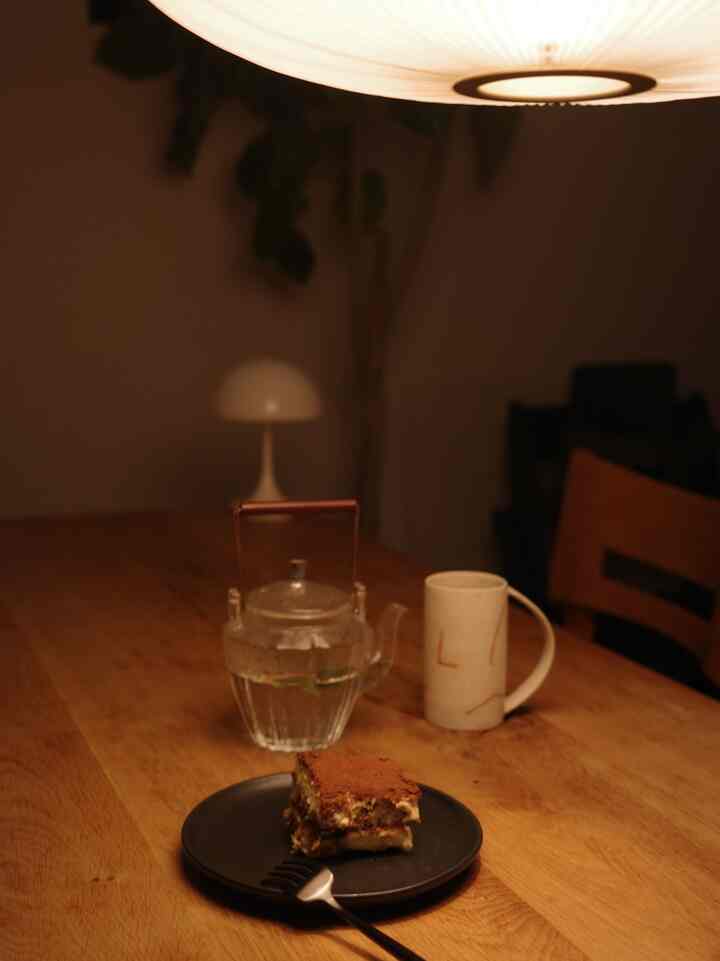 
Selamat malam

Teh herbal dengan mint hitam dan lemon. Teko dengan saringan teh nyaman digunakan dan menyenangkan untuk melihat isinya.

Tiramisu pada saat Anda tidak boleh memakannya.

#Waktu minum teh #ハーブティー #硝子 #ティーポット #茶器