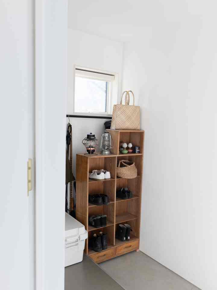 ようやく見つけたシンデレラフィットの下駄箱

#玄関 #玄関収納 #下駄箱 #アウトドア収納 #古道具