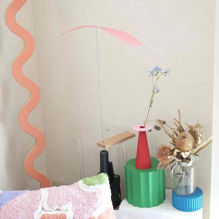 ディスプレイは全体を見た時に美しく見える高さを意識します✍️

ディスプレイの台として使っているものは、3Dプリンターで制作しました！

#3Dプリンター雑貨
#カラフルインテリア
#リビングインテリア
#二人暮らし
#2LDK 