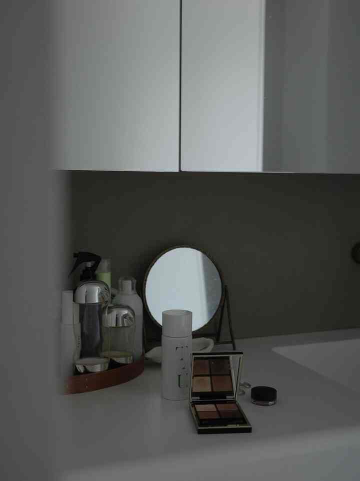 
自分の髪質に合うヘアオイルをずっと探していたのですが、TAUのオイルが香りも使い心地も今の気分にぴったり。

#ヘアオイル #造作洗面台 #アイシャドウ #洗面台インテリア 