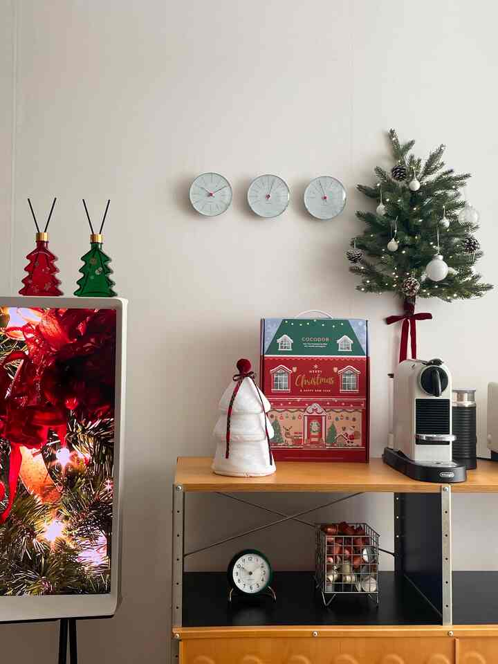 #gift
.

Today's House Christmas exclusive products that have been prepared since the end of August!

The preparation process was hard,

but I'm still happy to see the pretty items -
For those who find it burdensome to put up a tree,
I've prepared small but Christmas-worthy products ❤️
.

#ChristmasGift #크리스마스오브제 #크리스마스디퓨저 #크리스마스소품 #사쉐 #디퓨저추천 #산타양말사쉐 #산타양말 #선물추천템 #선물세트 #연말선물