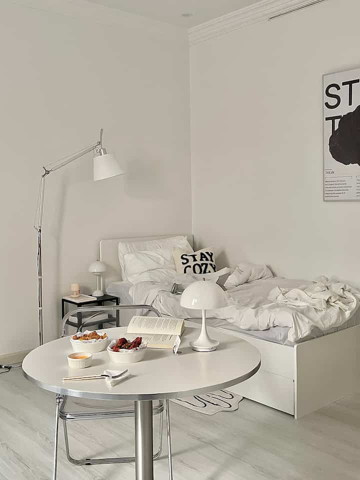 円形 エッジ テーブル NEUTRON［2サイズ］を使ったコーディネート 2