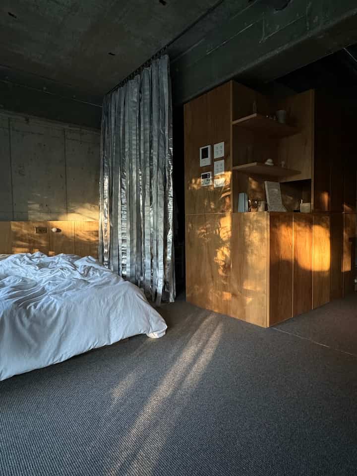 今日も朝日が美しい


#マンションリノベーション
#ヴィンテージマンション
#renovation
#ワンルーム
#カーペット
#ベットルーム
#造作カーテン