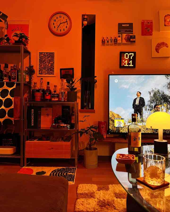 Cozy living room
Bar corner 🥃🍁

#ikea #interiordecor #whisky #whiskey #homebar #warmlight #midcentury #midcenturymodern 

#賃貸 #賃貸インテリア #ウィスキー #照明 #イケア #バー #リビングインテリア #レトロインテリア #ホームバー