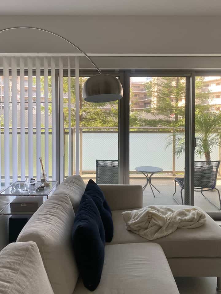 ニョキっとした間接照明とバーチカルブラインドがお気に入り🛋️

#アルコランプ #カウチソファ #HAY #バーチカルブラインド #マンション #ホテルライク #リゾートホテル #マンションリフォーム