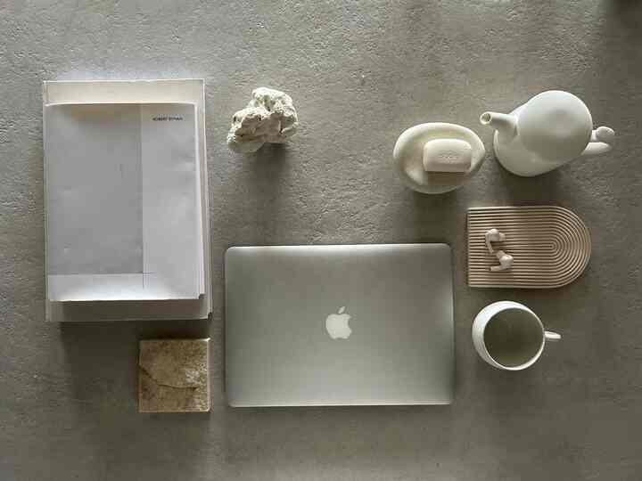 本日のリモートワーク環境⚫︎⚫︎
好きな空間でお気に入りアイテムとともに過ごすと、物事も捗ります。

#リモートワーク
#ノートパソコン
#ワイヤレスイアホン
#MacBook
#sudio
#お茶