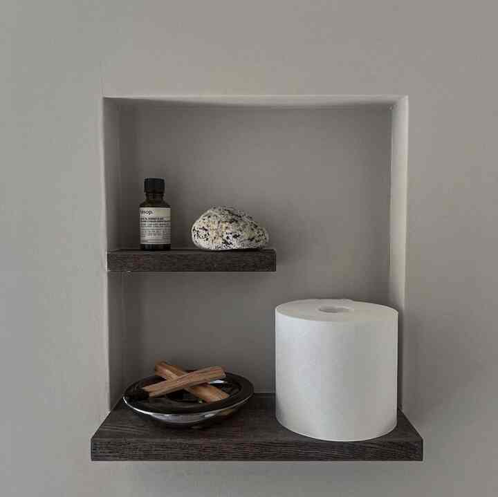 Ceruk toilet 2F
#rumah #house #toilet #roomtour #palosant #interior
#Tur kamar #建築家と造る家 #インテリア #トイレ #収納 #ニッチ
#Aesop #palosant #artofblack
