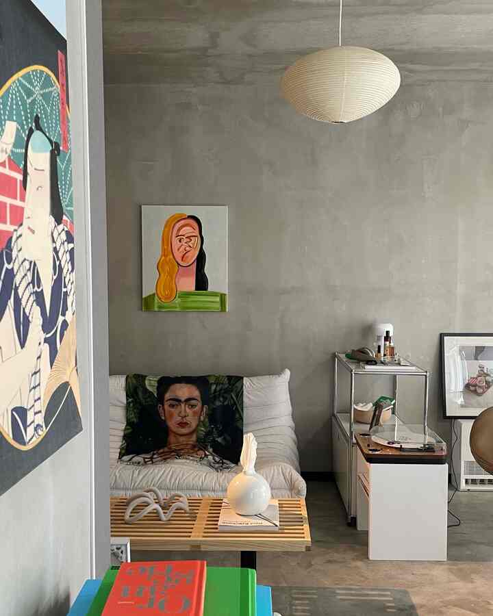 この度season7の公式アンバサダーを務めることになりました、Kazukiと申します！
モノトーンの家具をベースに、カラフルな小物や絵を飾ることでポップな印象の部屋を目指しています！よろしくお願いします！
#インテリア #インテリア家具 #インテリア小物 #インテリア照明 #アート #リーンロゼ #1LDK 
