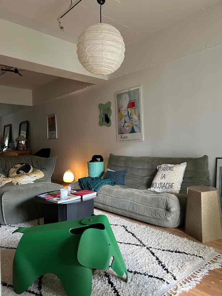 Ohouse初投稿です！
ビンテージマンションをリノベして暮らしています🏠✨
色や素材にこだわって自分好みの心地よい空間を作っています。 
どうぞよろしくお願いします🟢

#インテリア #リノベーション  #インテリアコーディネート #暮らしを楽しむ #おうち時間 #マイホーム #リビングルーム #インテリア好きな人と繋がりたい