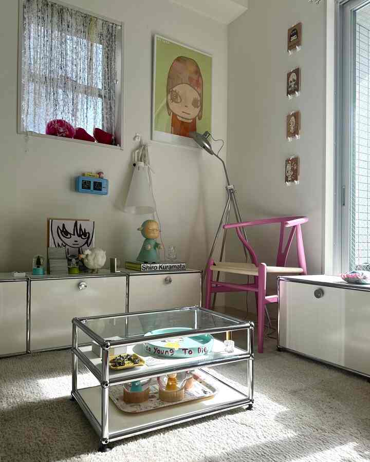 まっすぐ日が入る

#usmhaller #flos #mayday #照明 #間接照明 #カラフルインテリア #yチェア #ch24 #ピンクインテリア #カラフルインテリア #奈良美智