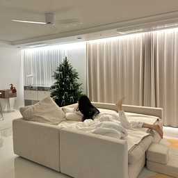 푸과장님댁 크리스마스 준비🌲
#나도크리에이터 #크리스마스 #크리스마스트리 
#크리스마스소품 #크리스마스데코 #트리오너먼트 
#트리장식 #트리꾸미기 #트리리본 #거실인테리어 
#크리스마스인테리어 #크리스마스장식 #펫테리어 
#올해잘산템 #러그의계절 #집꾸미기 #신혼부부잘산템 
