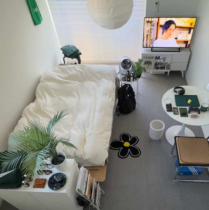 It's gotten cold all of a sudden 🫨

I like green, so I'm using green as an accent
to coordinate my room 💚

Please take a look~

#roommaking #roomnhome #いいね #お家 #お部屋の照明 #お気に入りスペース #おうち時間 #くつろぎ #さし色