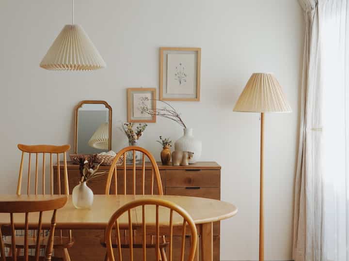 #初投稿🕊️

伸長式ダイニングテーブルに、
アーコールチェアを合わせた
お気に入りのダイニング🪑

#ダイニング照明 #ダイニングインテリア #ダイニングテーブル #ナチュラルインテリア #アーコール #伸長式テーブル 