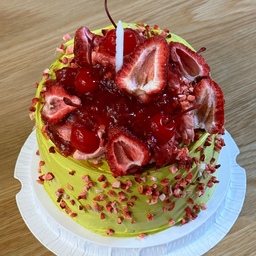 #오늘장면한컷 @cbd.coffeebirthday 🎂
도련님이 사온 #딸기피스타치오 #홀케이크 🍓
저는 #마이크로케이크 준비했는데 저보다 낫네요👍🏻
이건 초코케이크 시트?인데, 🍫
중간에 막 딸기쨈 같은게 있고🍰
+피스타치오 크림에다가 위에는 
딸기크림인지, 체리크림인지 올라가 있고🍓🍒
동결건조 딸기랑 체리가 올라가 있어요🩷
🏷️ #커피벌스데이 딸기피스타치오 홀케이크 
#케이크 #생일 #cbd #birthday #happybirthday 
#cake #먹기록 #신혼부부일상 #리뷰 #시댁 #신혼일기 #우리집일상
#일상 #오늘일상 
#신혼 #신혼부부 
#우리집 #오늘의우리집 #집꾸미기 #부부 #쀼
#홈스타그램 
#맞팔 #팔로우 #f4f