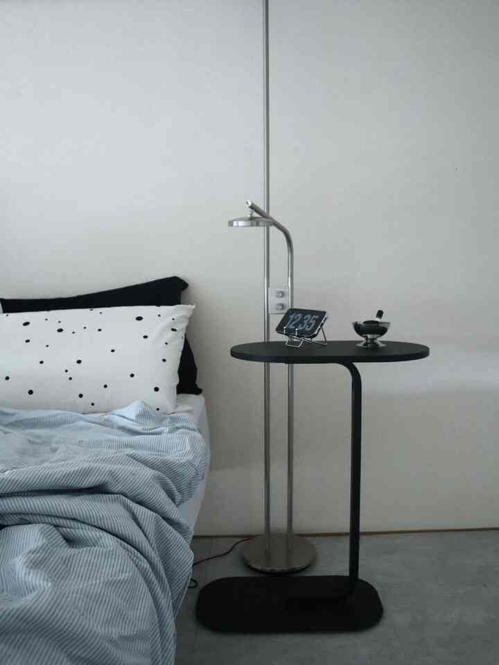 ベッド周り🛏️
ピローケースはあえてバラバラの柄、色を使っています ☺︎
布団カバーは細めのくすみブルーのストライプ。
サイドテーブルはfurnihunterで購入したのですが高さも天板の広さもちょうど良くてお気に入りです♪




#韓国インテリア #海外インテリア #無機質インテリア #シンプルインテリア #シンプルなインテリア #シンプルなインテリア #シンプリスト #インテリア #インテリア家具 #韓国インテリア雑貨 #モノトーンインテリア 