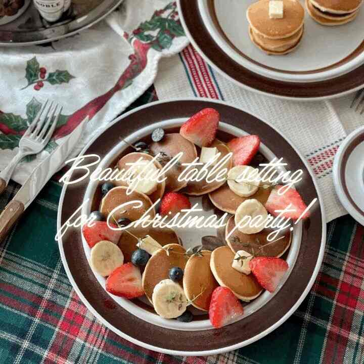 #今日からクリスマス

🎄美しいクリスマステーブルの設定のための3番目のヒント！

テーブルプレスも敷いて小物でデコもしたから
今一番大切なメニュー選定です！
ホームパーティーなので、あらかじめ用意しておいて、お客さんが来たときに素早く暖めたり、最後の過程だけ簡単にしてくれればいい料理を用意します！そして調理過程自体は簡単ですがうわ〜できるビジュアルの料理を用意するのがいいですよ！年末ですから！

おすすめメニュー1。クリスマスレスサラダ
色とりどりの野菜や果物を用意してリース状にします！特にキュウリは薄く切って回ってしまえばとてもきれいですよ！グリーンとレッドはぜひご用意下さい！緑の野菜とザクロの組み合わせも良く、サーモンも世話をしてキュウリの隣に置くと綺麗でしたよ！） 

おすすめメニュー2。デブルズエッグ
ゆで卵の卵黄だけ取り出し、ホールグレインマスタードとマヨネーズを混ぜてくれます。 （特別な日だからキャビアもサボアです🫶🏻）

おすすめメニュー3。カキプレート
冬の牡蠣は何を言っています！洗ってデコだけして上げておけばいいカキ！
処唐唐辛子と赤唐辛子でも十分ですが、クリスマスに！レモンやザクロ、ディルなどで雰囲気を出しましょう！鮭の卵もあります。

おすすめメニュー4。ロブスターバター焼き
調理されているロブスターテールだけを買って焼くこともできます。
私のように生き物を買って蒸した後、バター+チーズだけ上げてオーブンに焼いてあげると、世の中は簡単ですが、本物のように見えます🥹ホームパーティーメニュー完成です！全て食べて内臓でチャーハン作りはKデザート国ルール!!!!

おすすめメニュー5。ステーキ
こんな日ステーキはなん……。
ガーニッシュでかわいいキャベツとバントも焼いて一緒に演出してください💚🧡❤️

おすすめメニュー6。いちご活用デザート！
冬はいちごの季節！イチゴを積極的に活用してください
美味しいのにきれいになったいちごじゃないですか!!!!パフェも作ってくれて、ちょうどハート型にカットして揃えて置くだけでもっときれいでキウイと一緒にフルーツツリーも作ってみます！

素早く簡単にできるホームパーティー料理で準備してみました！
今回のクリスマス、年末ホームパーティーも期待になります💚❤️🎄




＃ftc11のストーリー＃ftc11
#連載シリーズ

#ルヘブ食卓 #lerevetable

＃クリスマスパーティー＃クリスマススムーズ＃クリスマスストリート＃クリスマス小道具＃クリスマス装飾＃クリスマスパーティー料理＃テーブルセット＃ホームパーティー＃パーティーメニュー＃パーティールーム＃パーティーフード＃パーティースタイリング＃ビンテージムード＃ビンテージプレート＃アラビアフィンランド#アラビアフィンランド#christmasmood #christmastree #christmasdecor #christmasparty #christmasdecorations