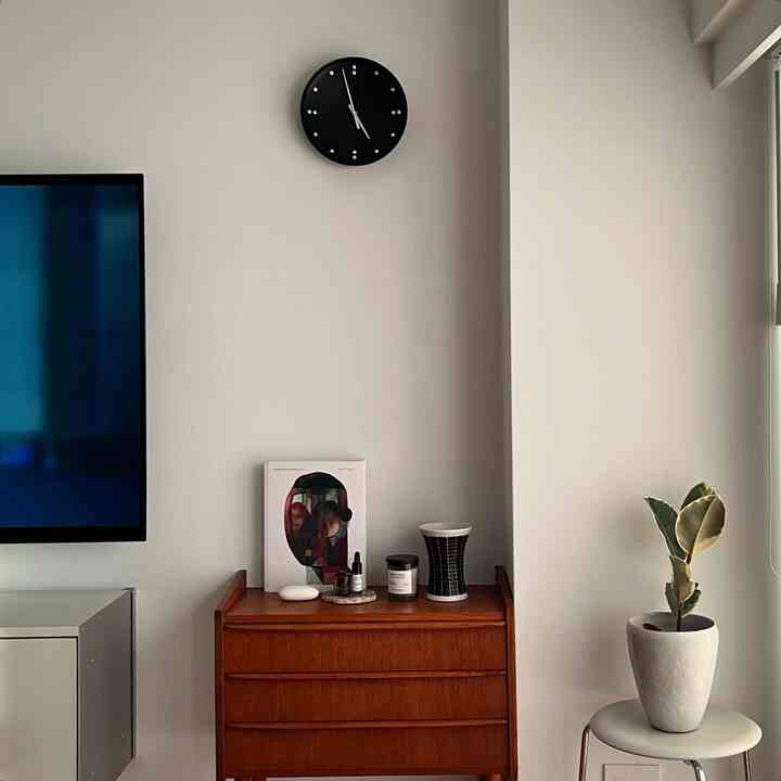 リビングルーム


#フィンユール壁掛け時計
#FRAMAアロマキャンドル
#FRAMAアロマオイル
#ロナンブルレック作品集
#無印良品観葉植物
#北欧ヴィンテージチェスト
#フリッツハンセンAURALEEドットスツール
#elemensアロマストーン
#ドマーニ鉢
#北欧インテリア
#マンションリノベーション
#ミッドセンチュリー