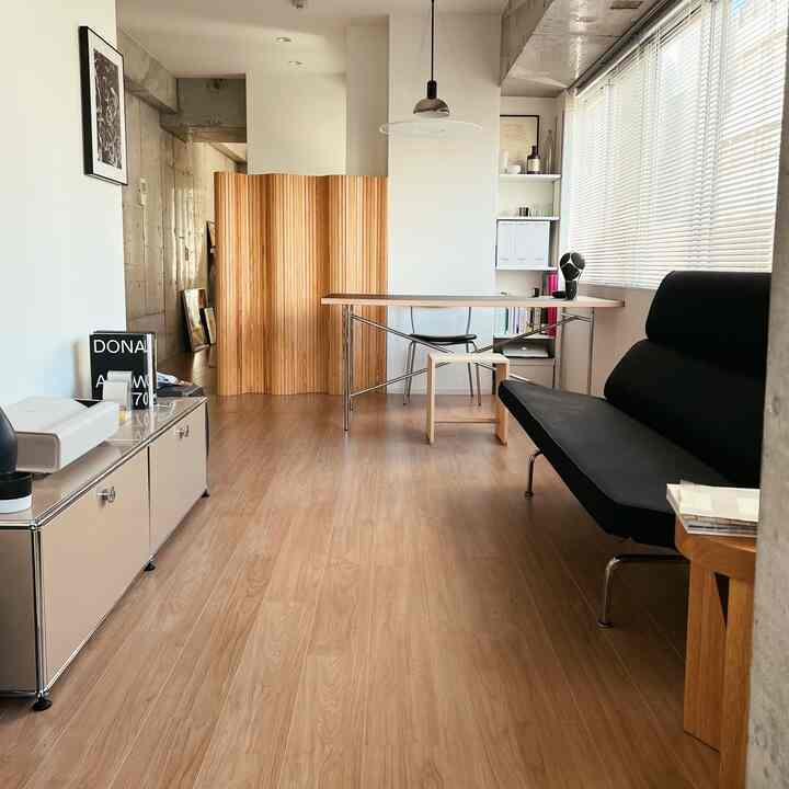 ソファー搬入
　　　　　
やっとくつろげる
　　　　　
#interior #インテリア #인테리어  #暮らしの記録 #usmハラー #hermanmiller #ハーマンミラー #ソファ #ソファインテリア #リビング #リビング小物 #ダイニング #ダイニング照明 #ダイニングインテリア #ダイニングスペース #収納 #照明 #USMHaller 