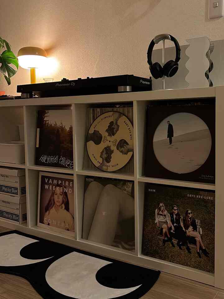 Area peralatan rekaman & DJ💿

#Rekam #Rekaman Analog #LP #Musik #DJ #RECORD #MUSIK #Interior #Interior Korea #Korea #Pertengahan Abad #Sederhana #2LDK #Ruang Tamu #Tanaman Hias #Pencahayaan Tidak Langsung #Ruang Hobi