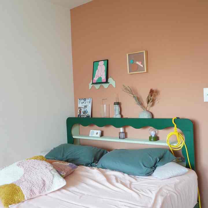 波多めの寝室🛏️
ベッドフレームはDIYしました〰︎

#カラフルインテリア
#韓国インテリア
#曲線インテリア
