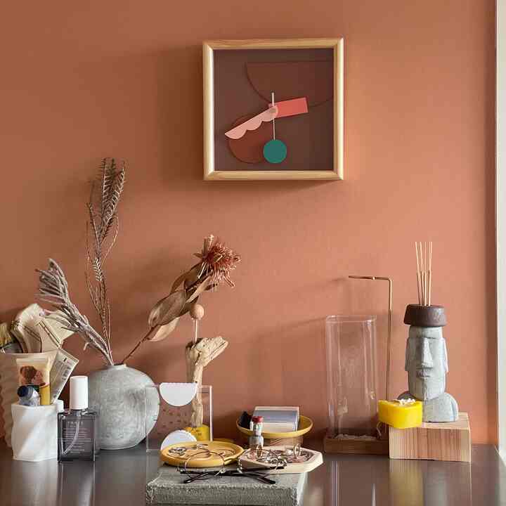 寝室の棚の小物たち。

#カラフルインテリア
#モアイ