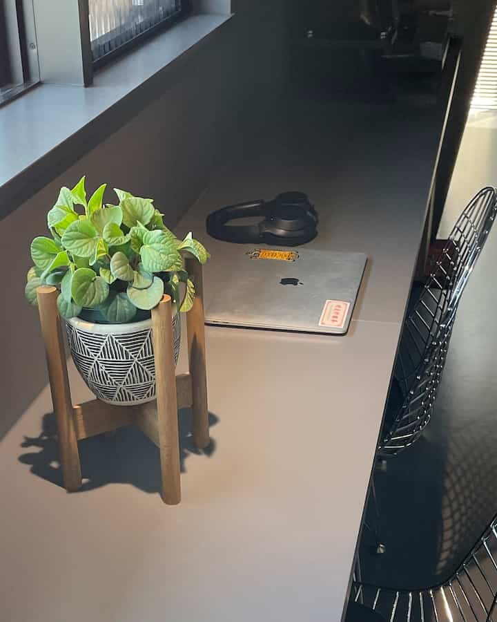 我が家のダイニング🛋️
#ソニーヘッドホン #ワイヤーチェア #カウンター 