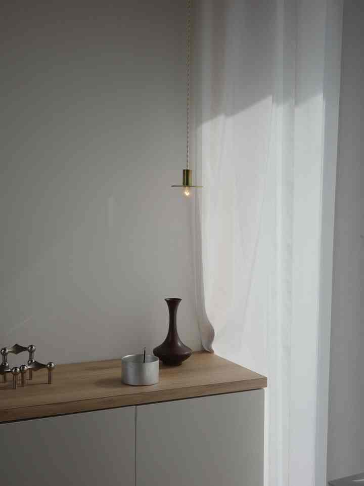 
The season for mosquito coils is over.

#Entrance #玄関照明 #玄関インテリア #香炉 #ペンダントライト