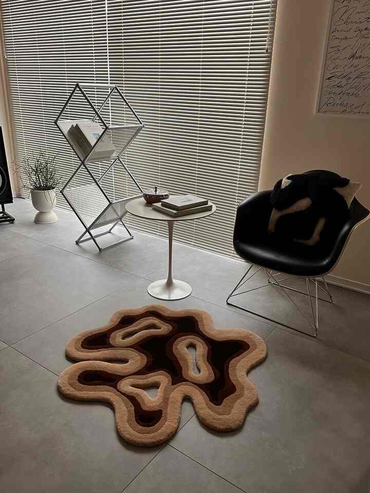 ファームリビングの鉢ポットはリビングにsサイズとmサイズを置いてます🩶🖤

元々は黒でしたが白にペイントしました

お気に入りのラグ
送料は高かったけど買って良かった物のひとつ

#ファームリビング
#mush
#ラグ
#リビングインテリア
