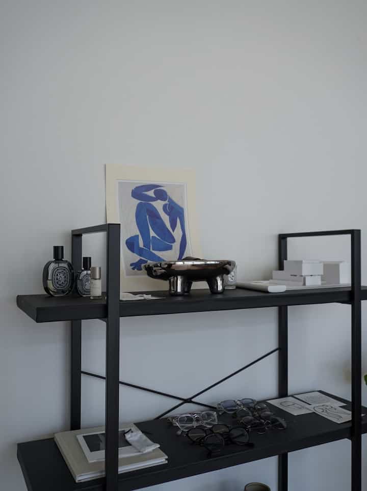 香水や小物など好きなものを飾る場所
#home #house #roomtour #perfume #glasses #art #Matisse #interior
#建築家と造る家 #ルームツアー #インテリア #香水 #メガネ #アクセサリー
#diptyque #lelabo #art of black 