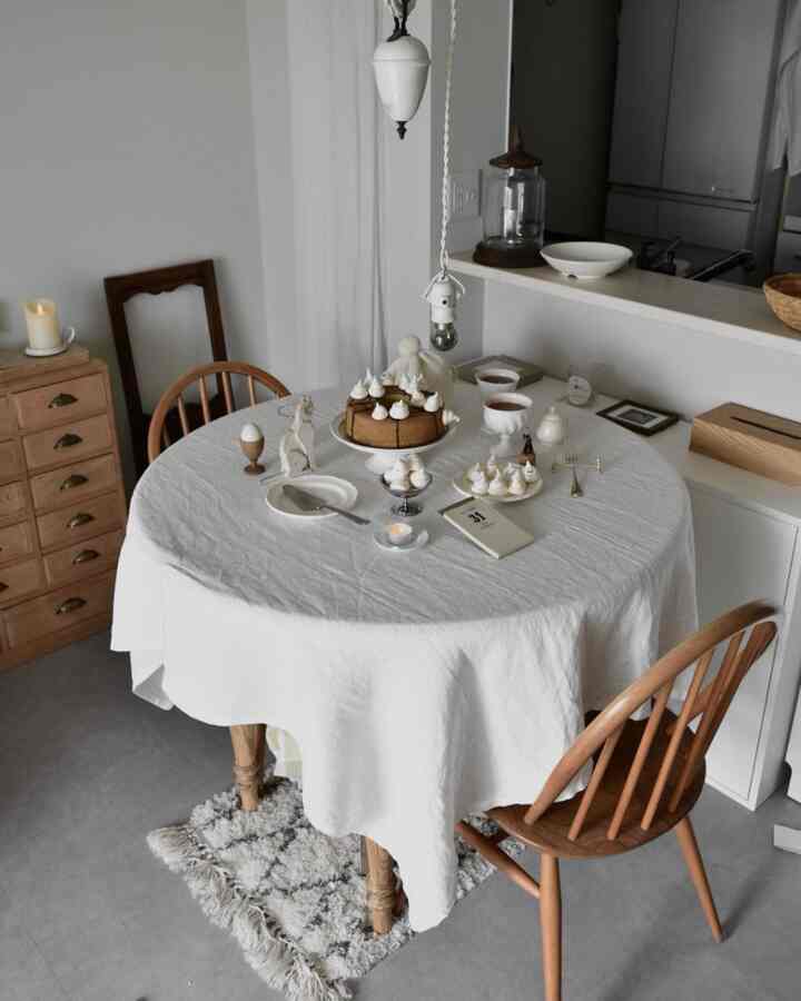 この間のハロウィン👻

#お菓子作り #賃貸インテリア #ダイニングテーブル #テーブルクロス #リネンテーブルクロス #丸テーブル #アーコールチェア #アンティークインテリア #賃貸暮らし #1LDK #モルタル床