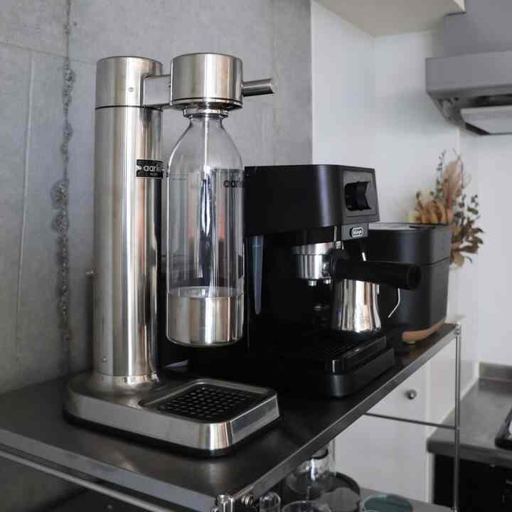 キッチンスペースはシルバーとブラックでかためてます！
コンクリとの相性がめちゃくちゃ良いんですよね👌

#キッチン #キッチン家具 #キッチンインテリア #コーヒーマシン #コーヒーメーカー 