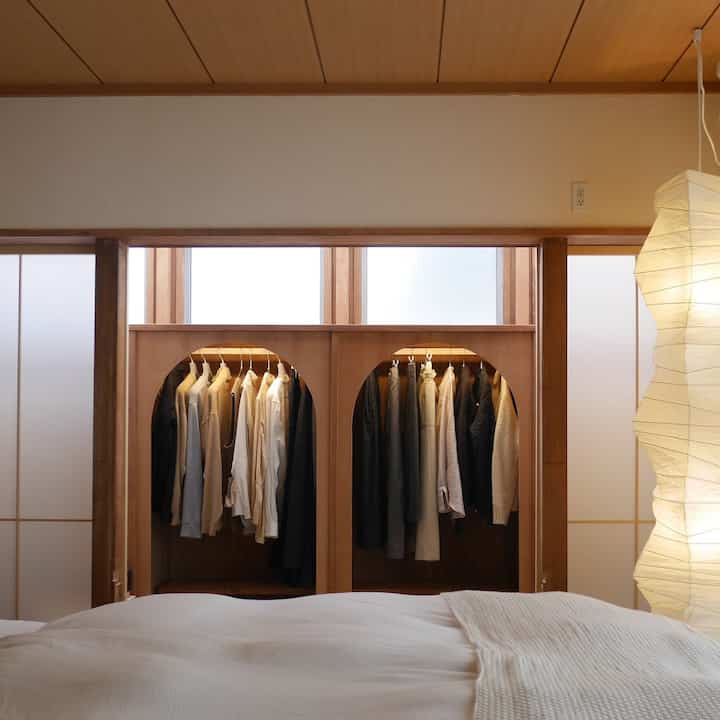bedroom

やっと衣替えができました👔

#クローゼット　#ウォークインクローゼット　#和室　#寝室　#畳　#リノベーション　#障子