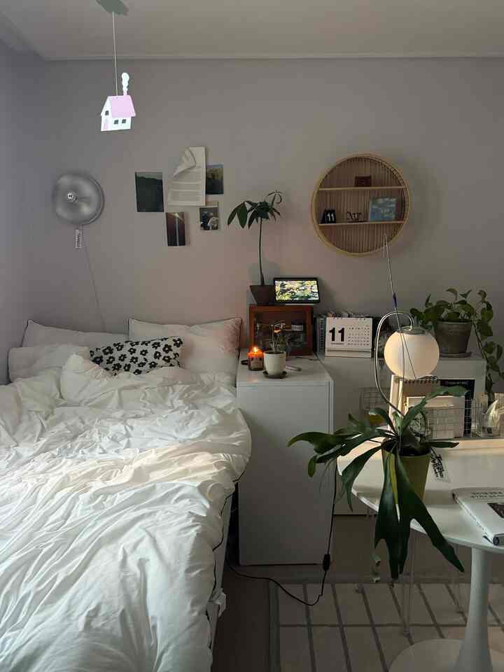 寝具の純正はホワイト🫧
。
。
。  #작은방꾸미기 #작은방인테리어 #침실 #침구 #침구세트 #침구추천 #침구인테리어 #침실인테리어 #침실꾸미기 #침대 #bedroom #bedroomdesign #bedroomstyling 