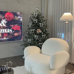 #오늘부터크리스마스 는 아니고 사실 10월부터 크리스마스 트리를 꺼냈는데요🎄💚
이른 크리스마스 트리의 장점은 조금만 질린다 싶으면 오너먼트를 바꿔서 다양한 연출을 할 수 있다는 점인 것 같아요 :) 
벌써 3가지 연출을 해봤는데 어떤게 가장 이쁜가요
1.  눈꽃 고드름 오너먼트 + 오간자 리본 🎀
2. 눈꽃 고드름 오너먼트
3. 오브제 없이 전구만 달아준 모습💡
남은 크리스마스까지 또 다른 모습으로 꾸밀 생각에 두근두근 합니다🙈🤎
#2일차 #크리스마스 #크리스마스트리 #트리추천 #오너먼트 #오너먼트만들기 #리본트리 #리본오너먼트 #신혼부부일상 #신혼부부 #내돈내산 #1인소파 #화이트우드인테리어 #화이트인테리어 #조명 #맞팔 #맞팔해요
