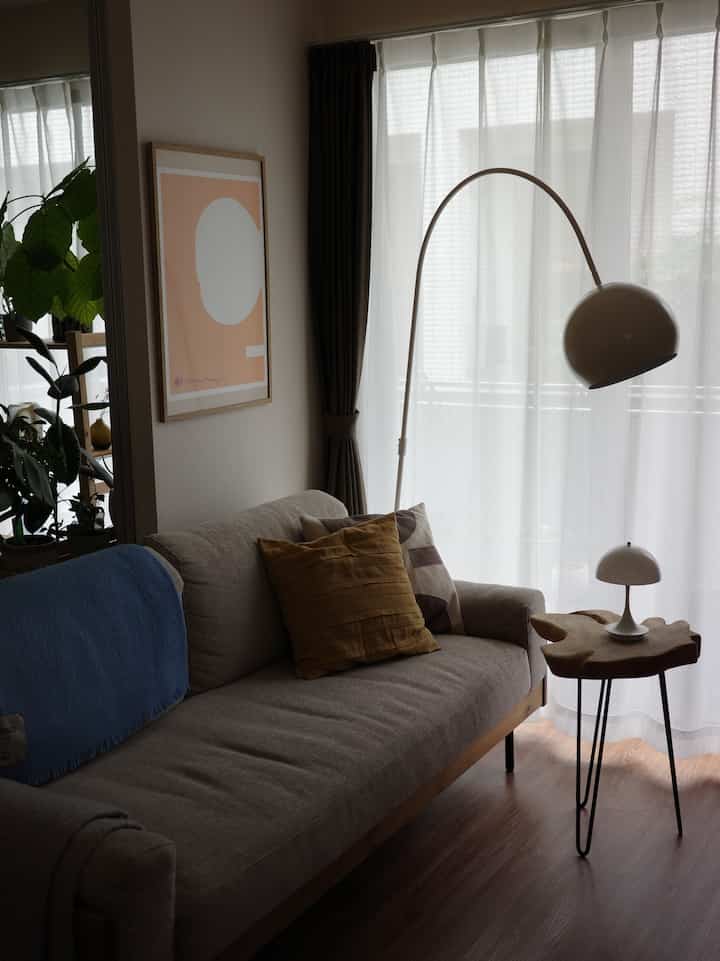 ソファ周り🛋️
白い間接照明とルイスポールセンが最高にマッチしている！

#リビング #ソファ #ソファインテリア #アントリー #ルイスポールセン #パンテラ #unico #ACTUS #HAY 