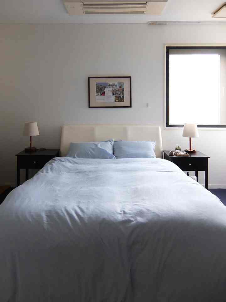 大分見慣れてきたベッドルーム🛌🌙
ホテルのようにしたくて、サイドテーブルとランプを買いました。
リビングがカラフルな分、ベッドルームはシンプルにしたい気分です。
#ベッド #ベッドルーム #ホテルインテリア 