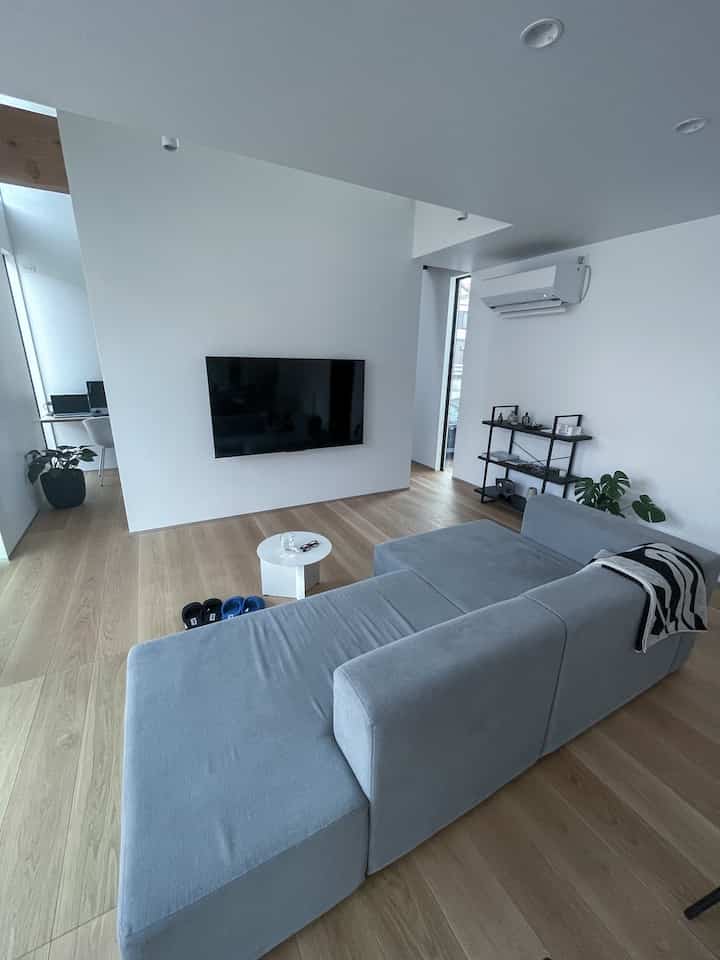 床材は無垢デス
#home #house #livingroom #roomtour #magssofa #interior 
#建築家と造る家 #ルームツアー #リビング #インテリア 
#HAY #yoyo #mytone