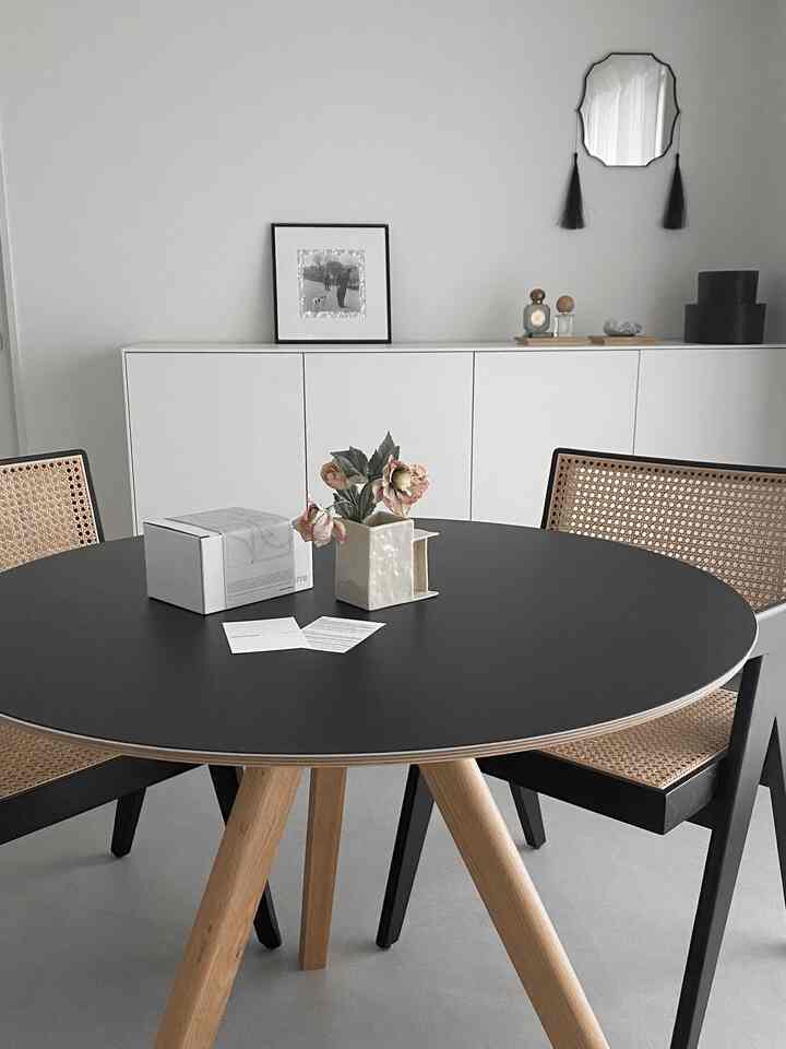 terre et terre テルエテルのブルタールマグ。
建築様式のブルタリズムからインスピレーションを受けて作られたシリーズで、屋根や柱のような部分はマグというより本当に一つの建築物のよう。
見る方向によって雰囲気が変わってとても可愛い🫶

ohouseさんのプレゼントキャンペーンでいただきました🤍ありがとうございました🎁

#OhouseShopping @ohouse
#terreetterre #テルエテル #マグカップ 