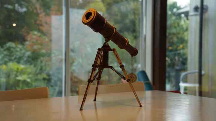 工作好きの長男。
“つくるんです”の3Dウッドパズルに夢中。
簡単なものから、
14時間もかかる超大作まで本当にさまざま！

今回はテレスコープに挑戦！
これが本当に良くできていて、
見た目もなんだかカッコいい。

細かい装飾があったり、
レトロな雰囲気も長男にはたまらないようで^ ^

まだまだ増えていきそうな予感…笑。


#つくるんです 
#3Dウッドパズル 
#パズル 
#子供 
#子供のいる家 
#おもちゃ 
#テレスコープ 
#クラフト 
#工作 
#おうち時間 
