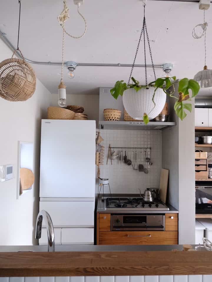 10年使用した冷蔵庫が壊れてしまい、幅６０センチの薄型冷蔵庫をお迎え。
白くて野菜室が真ん中の冷蔵庫が欲しかったんだー。

#冷蔵庫 #東芝冷蔵庫 #キッチン家電 
#マンションリノベーション
#キッチンインテリア  #ウッドワン
#キッチン小物 #台所