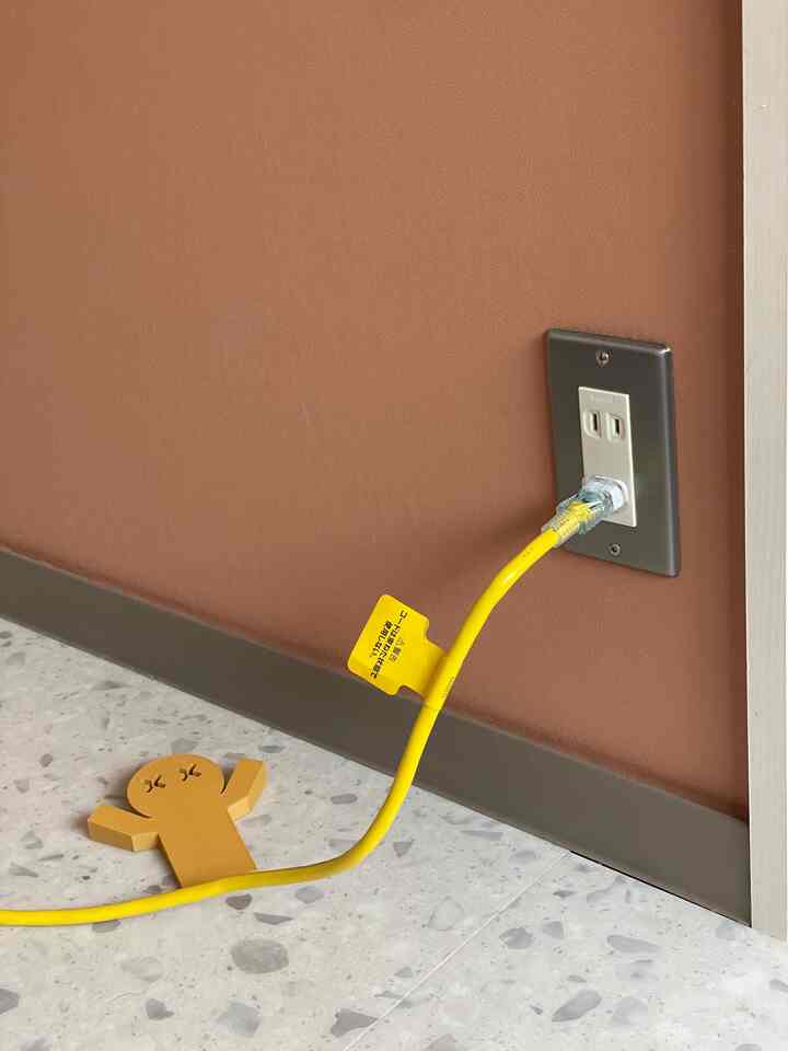 DIYで貼った壁紙と彼氏が3Dプリンターで作ってくれたドアストッパー😂

#ピンク壁紙
#アースカラー壁
#3Dプリンター
#テラゾー柄
#テラゾー床