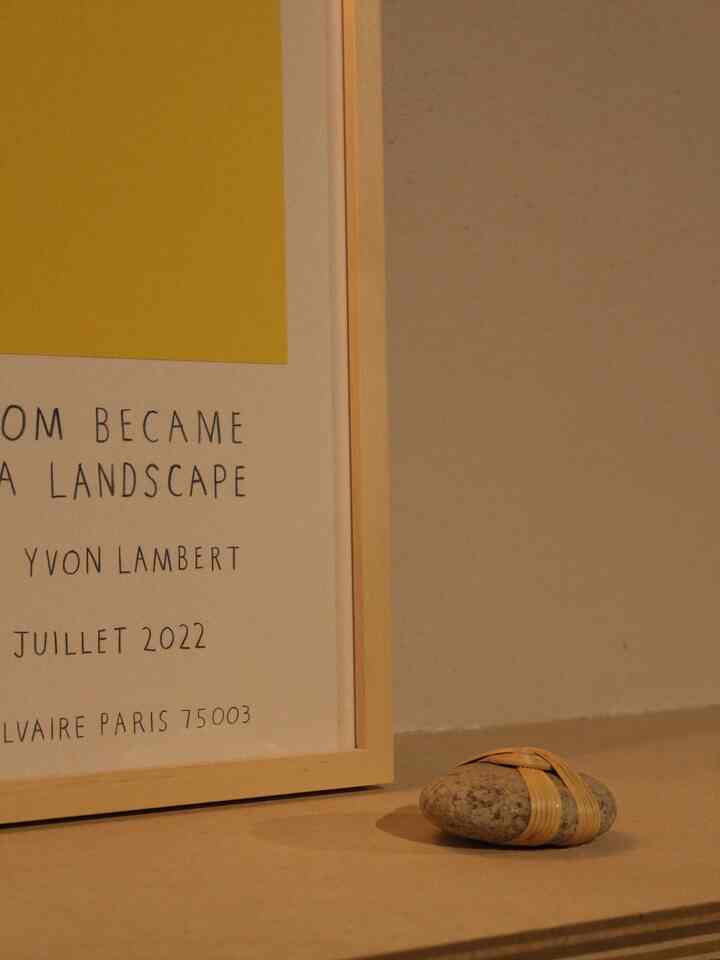 A poster I bought at KNAPFORD POSTER MARKET during a trip to Tokyo. This is a poster for the Nigel Peake exhibition held in France in 2022. 2022 is the year our house was completed and we started living in it, so I chose this poster because I wanted to enjoy interior design from now on, so I have a lot of attachment to it.
I bought rocks by Shizu Designs at cont during a trip to Nagoya. I chose the L size because I wanted it to have a strong presence. The basket weaving technique is very delicate and beautiful, and it is my favorite object.

#decorativeshelf #ウォールシェルフ #ポスター #ポスターインテリア #ポスターショップ #オブジェ #オブジェコレクション #オブジェインテリア #ダイニング