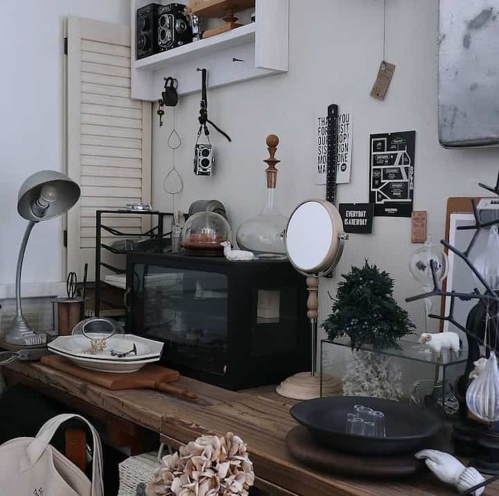 たくさんの作家さんが集まるイベントで
憧れのミラーとトングをお迎え✨

#樫原ヒロ 
#カトラリー
#ジュテ
#ミニトング
#杉山亮
#スタンドミラー
#作家もの 
#日々の暮らし
#暮らしを楽しむ 
#暮らしの記録 
#すきなものに囲まれて暮らしたい 
#好きなものに囲まれた暮らし 
#ミックスインテリア
#アンティークのある暮らし
#古いものがある暮らし 
#古道具のある暮らし 
#海外インテリアに憧れる
#インテリア好き 
#暮らしの道具 
#モノトーン雑貨
#マンション暮らし 
#マンションインテリア
#eosm100