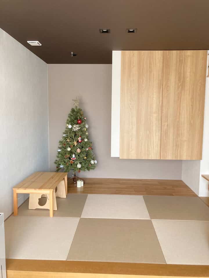 Kamar Jepang kecil🍵

Putri saya merasa tidak enak badan sampai kemarin.
Saya menginap di kamar bergaya Jepang.
jadi kamu bisa menonton televisi
Pindahkan pohon 🎄 ke ceruk ☺️

Apakah bahasa Jepang dan Barat berpadu dengan baik? Kana♡

Tetap seperti ini untuk sementara waktu ☺️

Foto tarikannya adalah
Biarkan matras kebugaran apa adanya
Saya menyimpannya di sana 🤣

Kira-kira apakah itu bagus untuk interior 👍
Menurutku tidak apa-apa♡

#Kamar bergaya Jepang #畳 #クリスマスツリー #クリスマス #ツリー #無印良品 #テーブル
