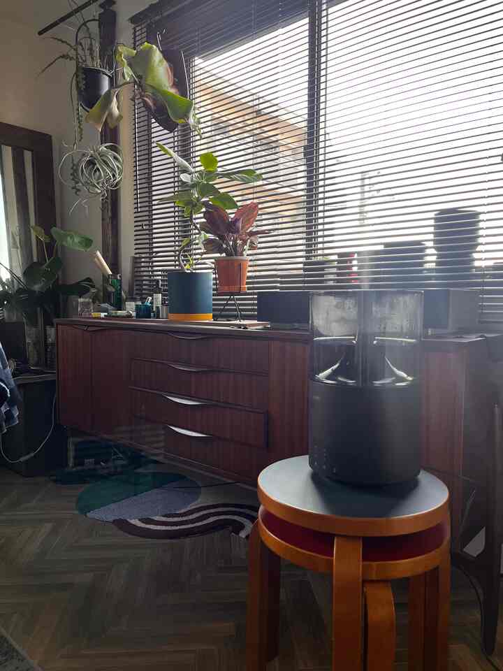 急に寒くなりましたね🥶

加湿器は
湿度アップだけじゃなくて暖房効率も上がるみたいだけど、結局加湿する電気代でトントンなのでは、、、？🤔 

#cado
#lowya
#Artemide 
